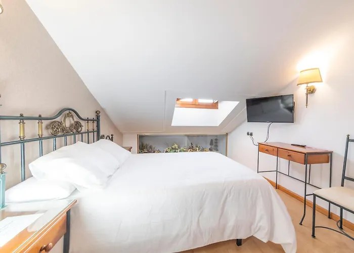 Hostal SIN RECEP24H Puerta de la Villa - Pet friendly&Restaurante Almazán